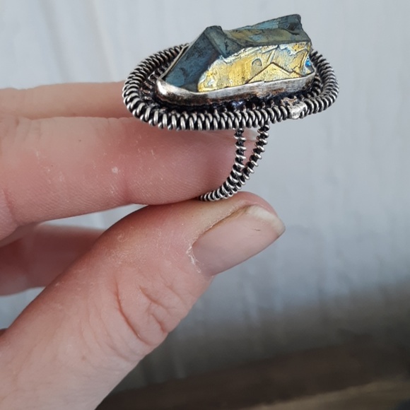 New Titanium Crystal Wire Wrapped Ring. - Picture 6 of 8